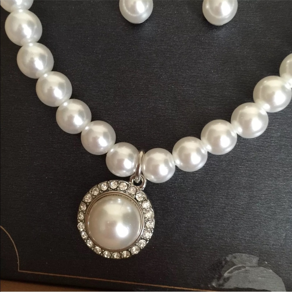 Ladies Pearl Necklace Earring Set Fashion Jewelry